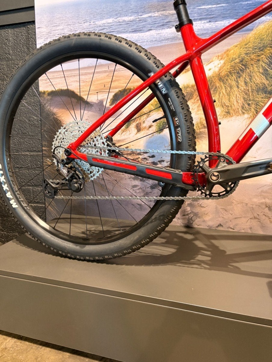 Foto 2 van TREK Procaliber 6 VIPER RED/CRIMSON ML 44cm ML
