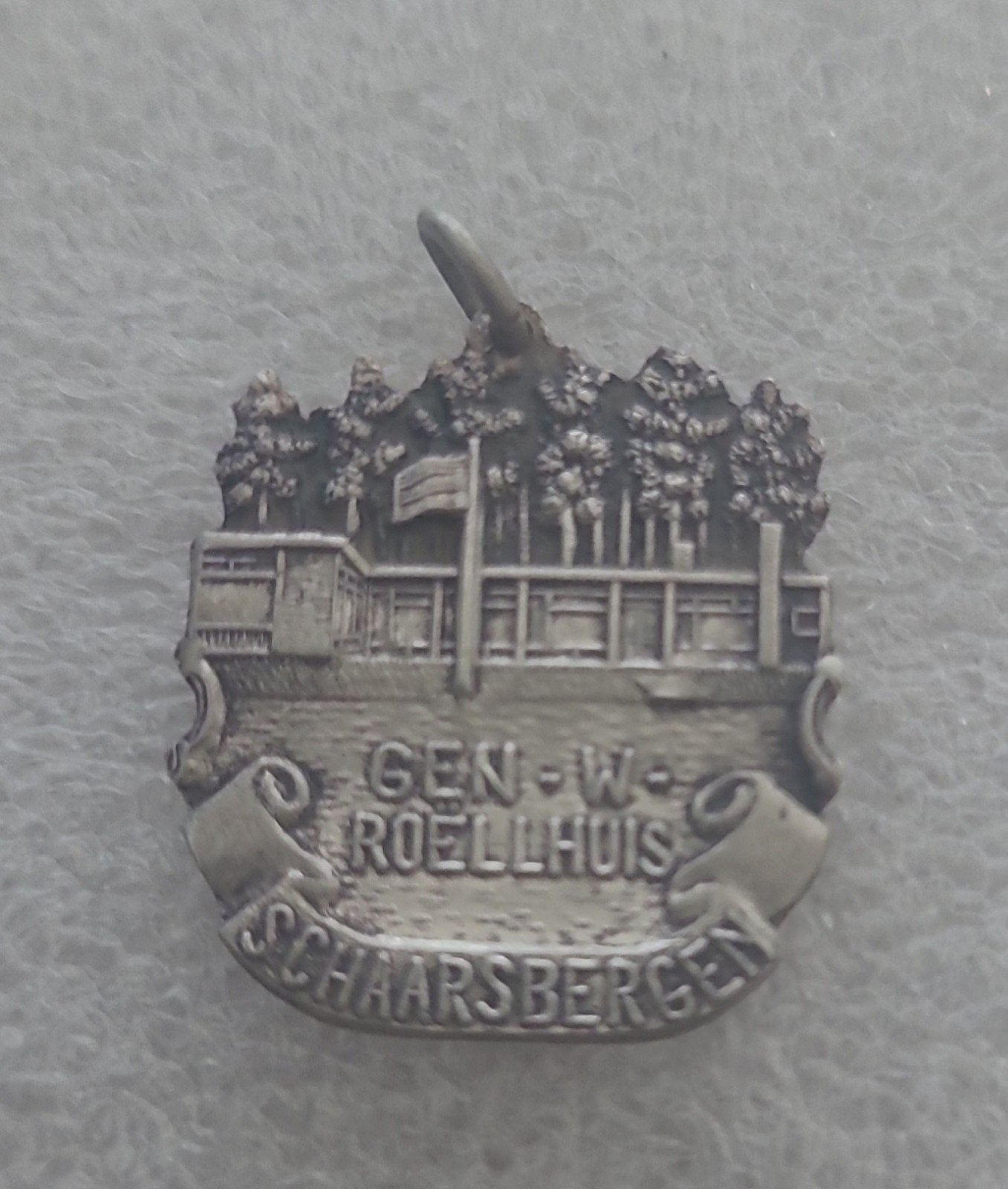 Hangertje Generaal W. Roëllhuis Schaarsbergen, Overige materialen, Gebruikt, Overige voorstellingen, Verzenden
