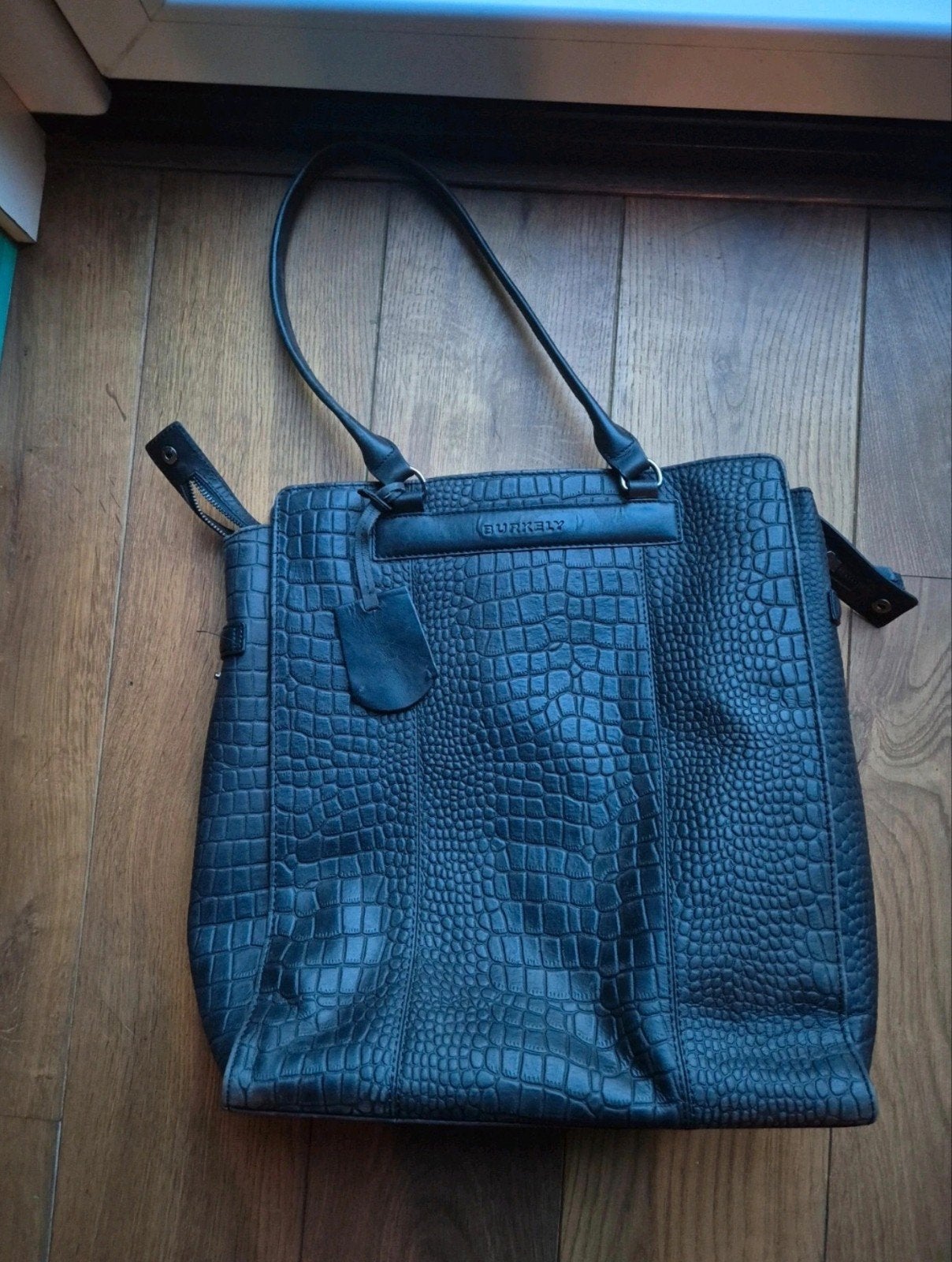 Casual Carly: Croco-look tas in Soft Hunter leer van Burkely, Sieraden, Tassen en Uiterlijk, Ophalen of Verzenden, Gebruikt, Zwart