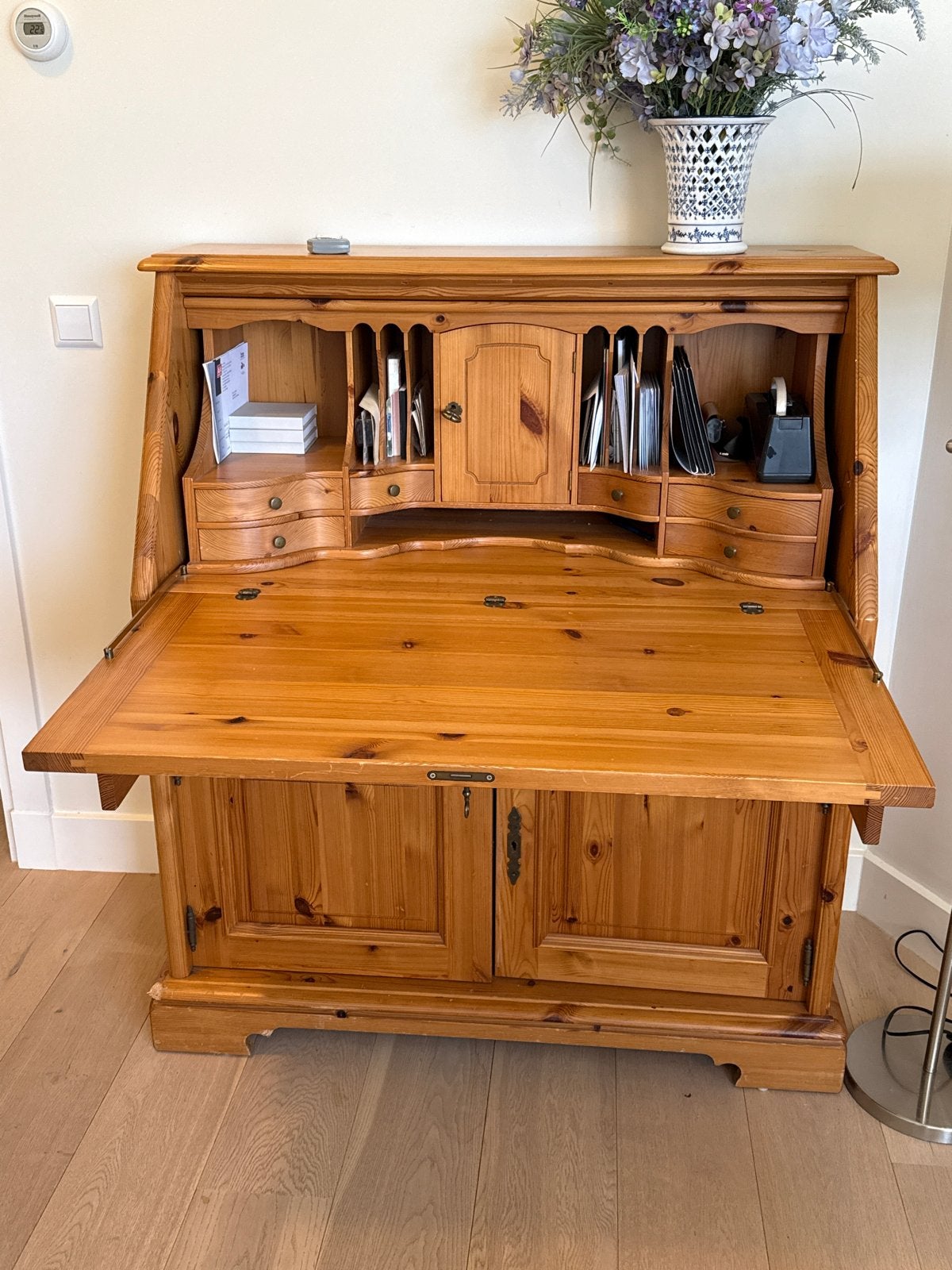 Vintage grenen secretaire met klep en lades, Antiek en Kunst, Ophalen