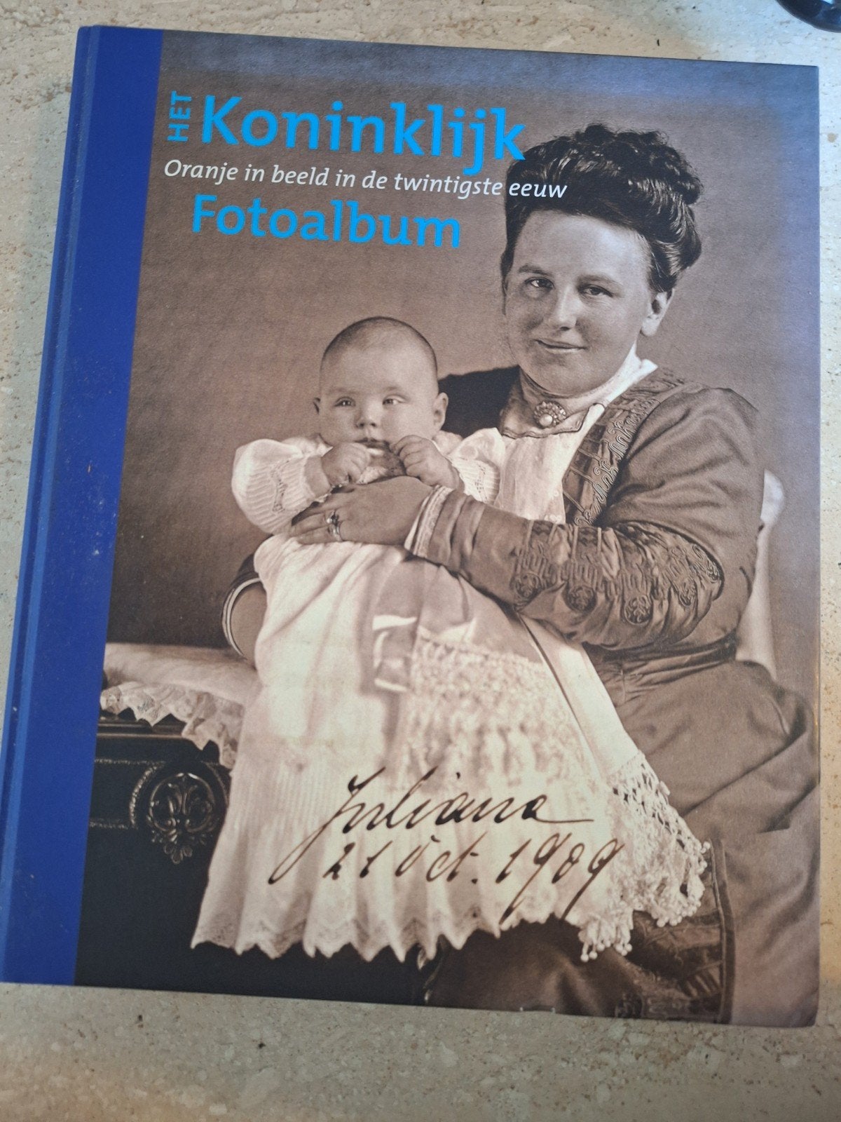 Het Koninklijk Fotoalbum: Oranje in beeld in de 20e ee, Ophalen of Verzenden, 20e eeuw of later, Zo goed als nieuw, Onbekend