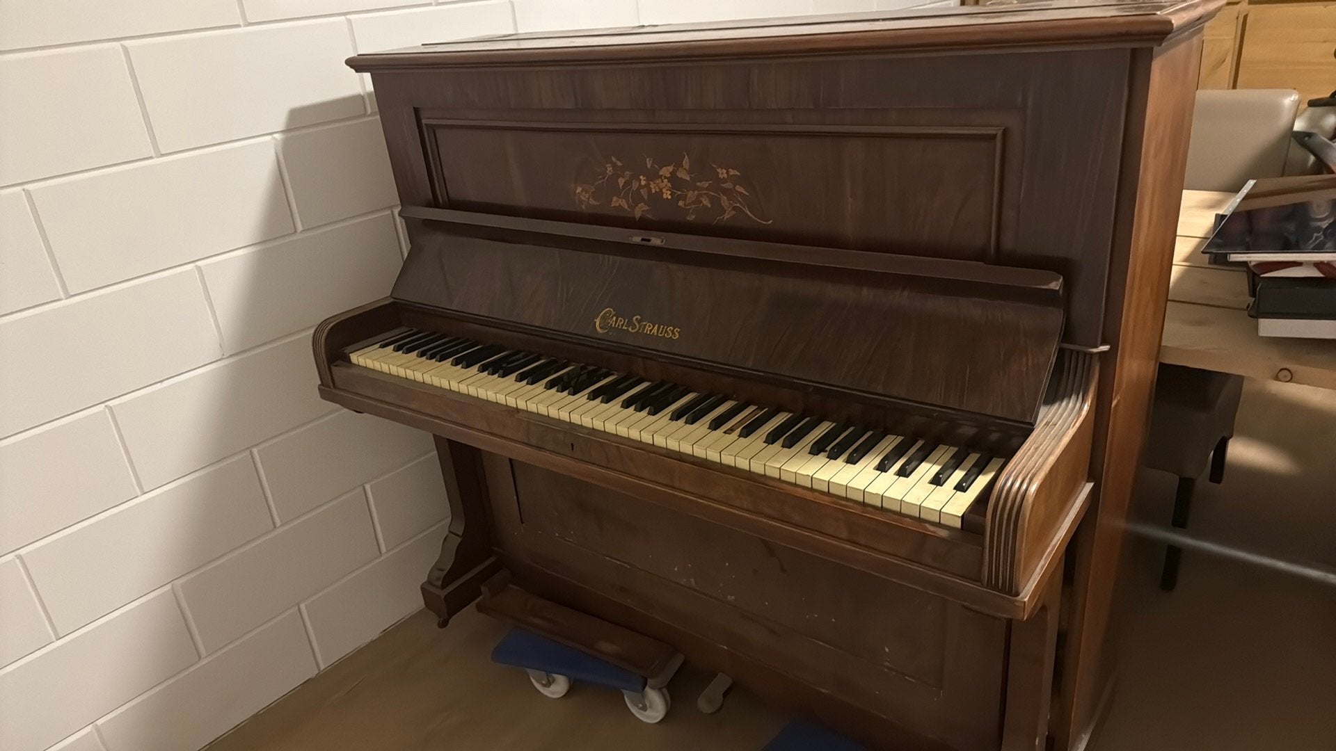 Oude piano gratis meenemen, Ophalen of Verzenden, Gebruikt, Bruin, Piano
