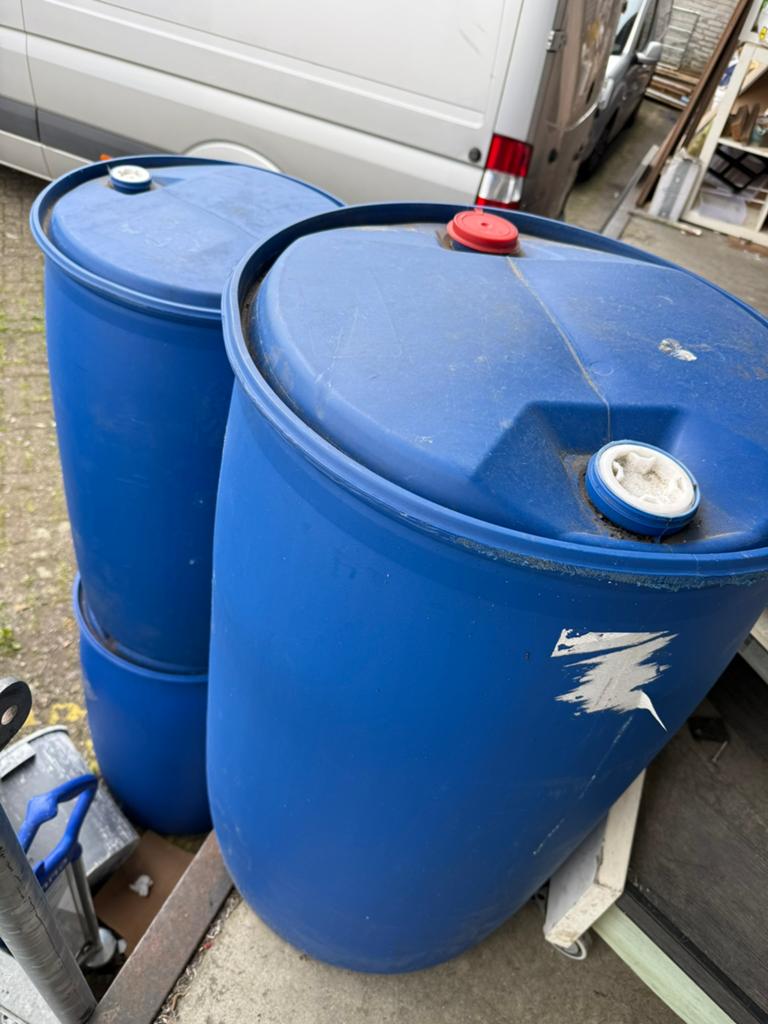 Regentonnen. Grote vaten. 1m hoog. €15 per stuk op=op, Tuin en Terras, Regentonnen, 150 liter of meer, Ophalen, Zo goed als nieuw