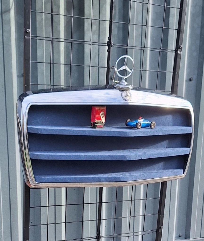 Showkast, display kast van een klassieke Mercedes grill😎, Verzamelen, Ophalen of Verzenden, Gebruikt, Auto's