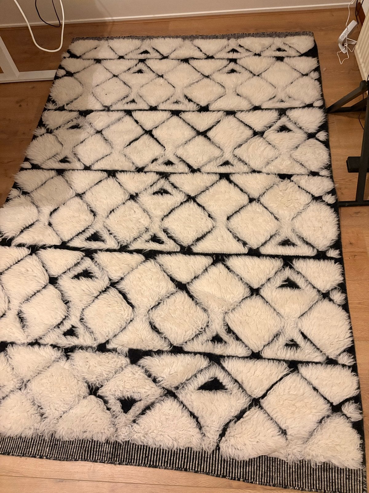 KARPI Wollen Vloerkleed Zwart/Wit - 150x240 cm, Ophalen, 100 tot 150 cm, Wit, 200 cm of meer