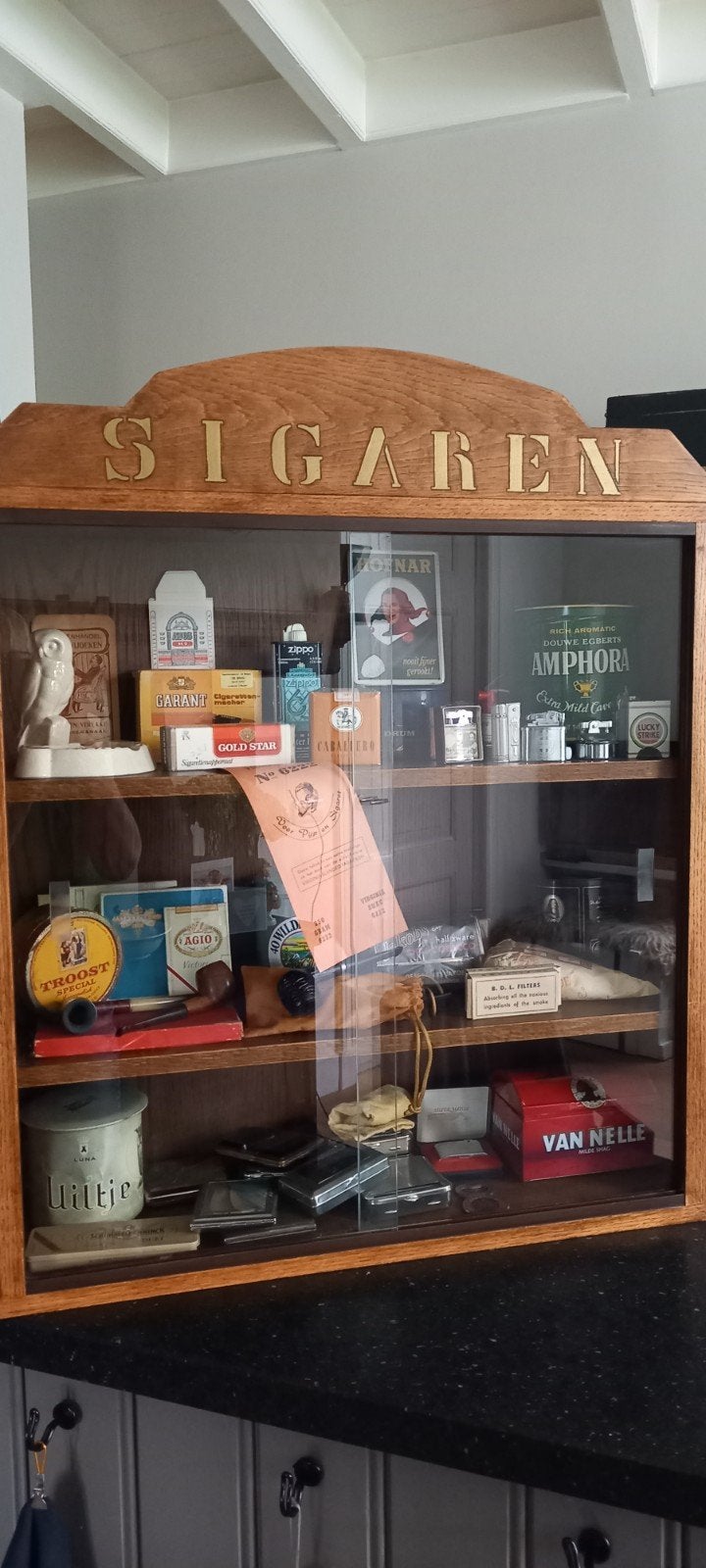 "Sigaren" vitrinekast eiken met inhoud, Verzamelen, Ophalen