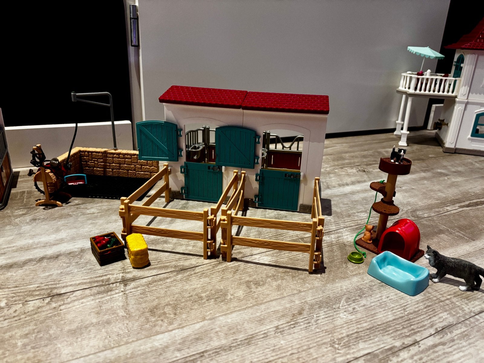Grote Schleich set paardenstallen en auto met trailer, Ophalen, Gebruikt, Jongen of Meisje