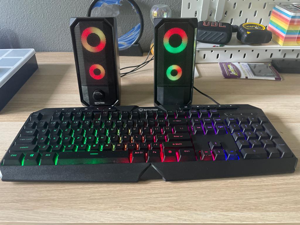 Gaming toetsenbord met RGB verlichting en speakers, Battletron, Gaming toetsenbord, Ophalen of Verzenden, Zo goed als nieuw