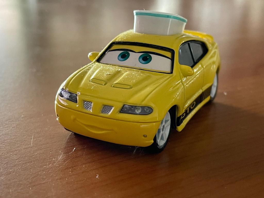 Disney Pixar Cars DIECAST auto - Nurse GTO, Ophalen of Verzenden, Overige figuren, Beeldje of Figuurtje