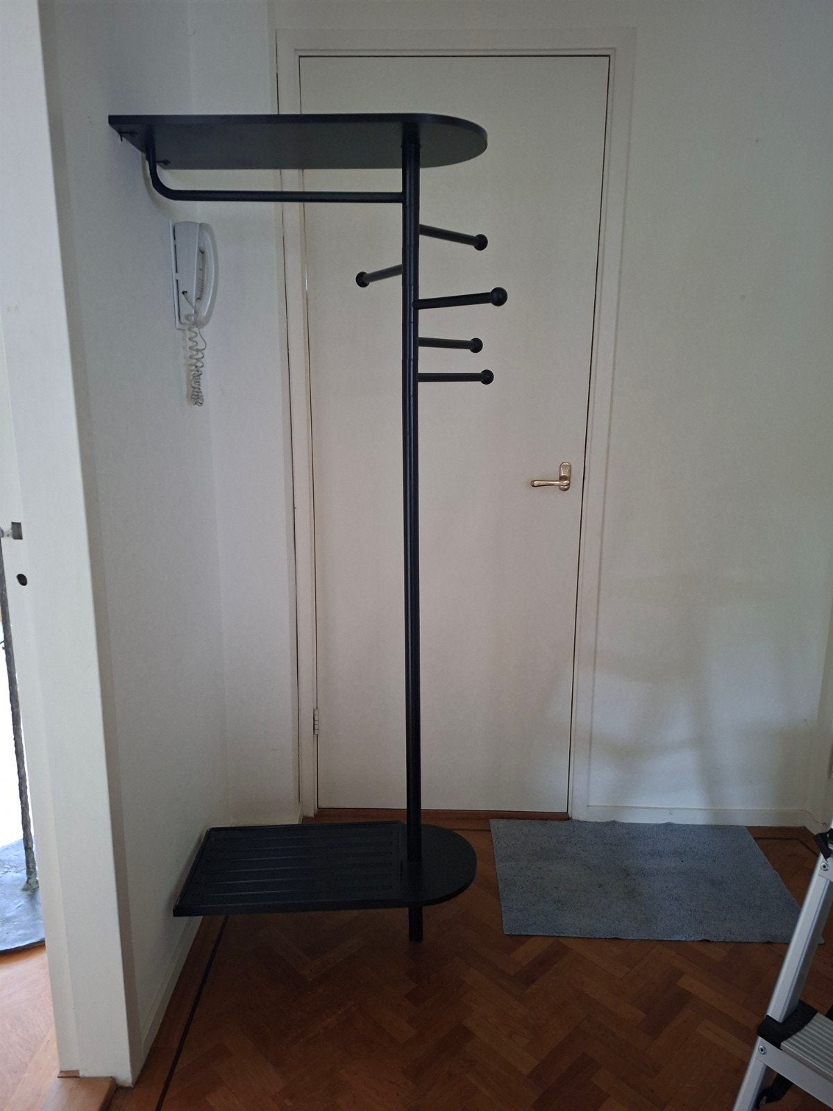 Zwarte wandkapstok met hoedenplank en schoenenrek, Gebruikt, Metaal, 150 tot 200 cm, Ophalen