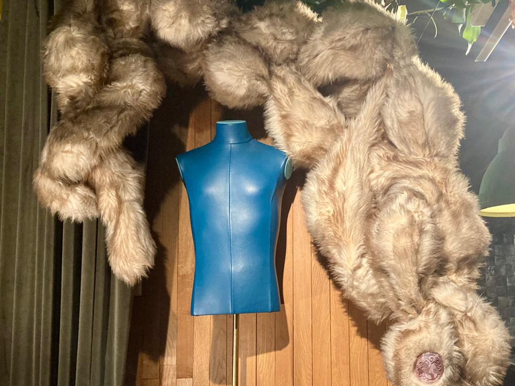 Ilja Visser haute couture object faux fur XXL stola, Ophalen of Verzenden