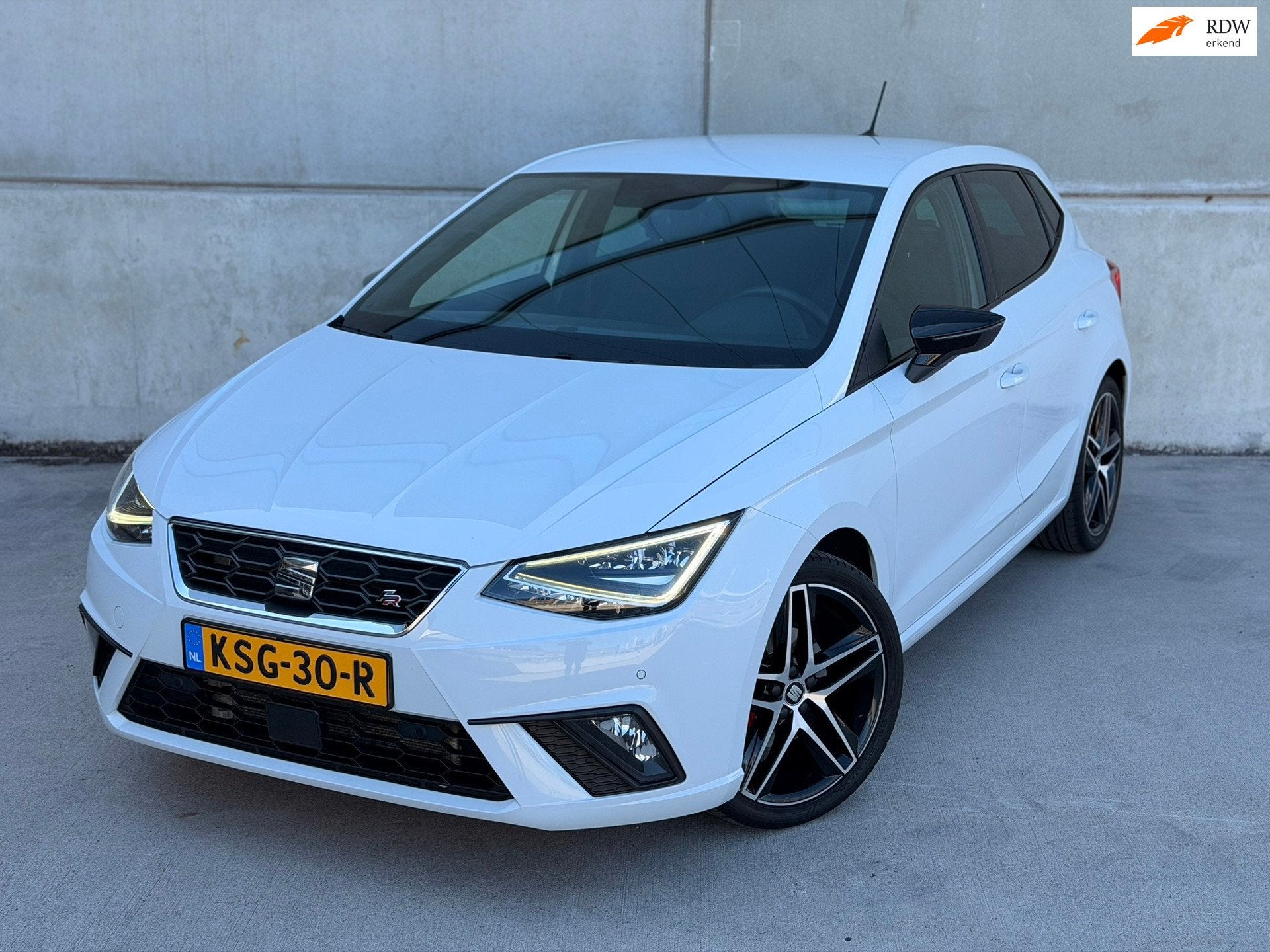 SEAT Ibiza 1.0 TSI FR DSG Camera Beats LED Carplay Keyless, Gebruikt, 580 kg, 1072 kg, 116 pk