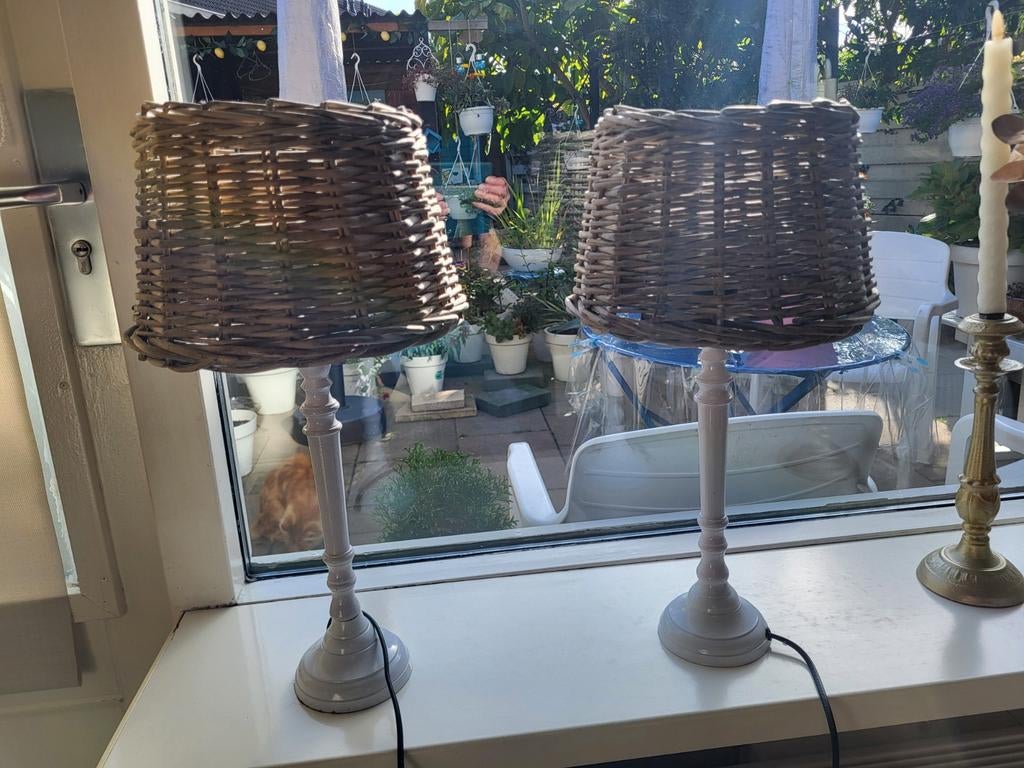 2 Lampen met Rieten kap, Huis en Inrichting, Lampen | Tafellampen, Ophalen, Zo goed als nieuw, Minder dan 50 cm
