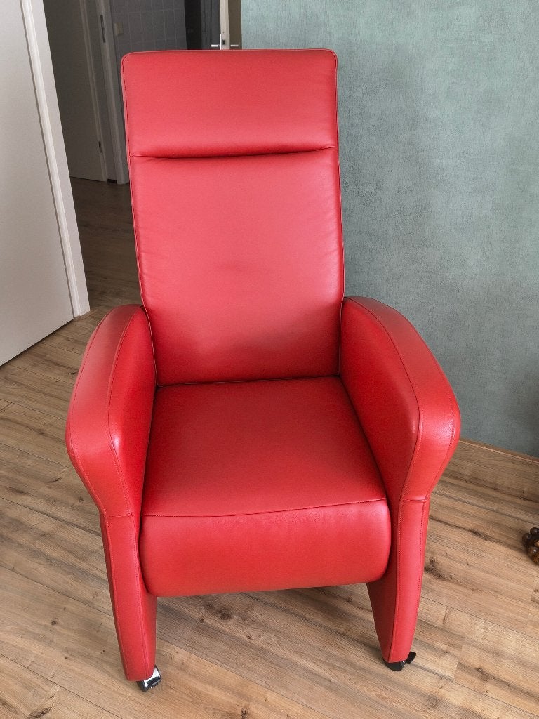 Rode leren relaxfauteuil geschikt voor lange mensen, Ophalen, Modern, Comfortabel, Minder dan 50 cm, Gebruikt