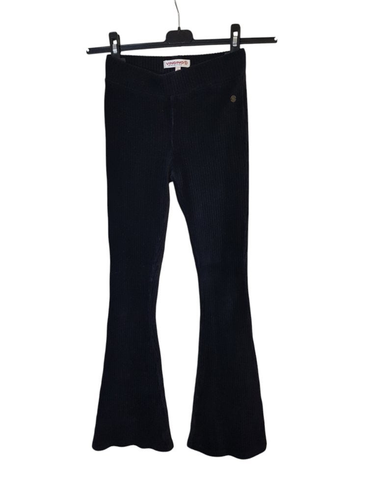 Mooie zwarte Vingino rib flare pant Lenneke mt 12/152. NIEUW, Kinderen en Baby's, Kinderkleding | Maat 152, Broek, Nieuw, Vingino