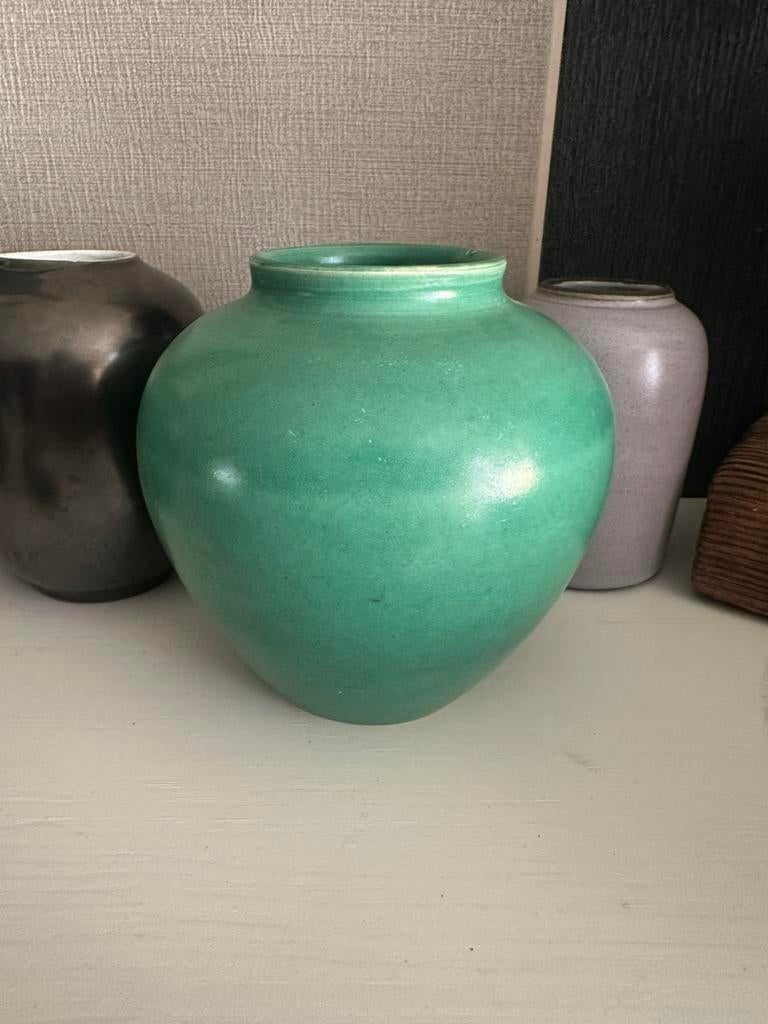 Groen adco vaasje, Ophalen, Aardewerk of Porselein, Zo goed als nieuw, Minder dan 50 cm