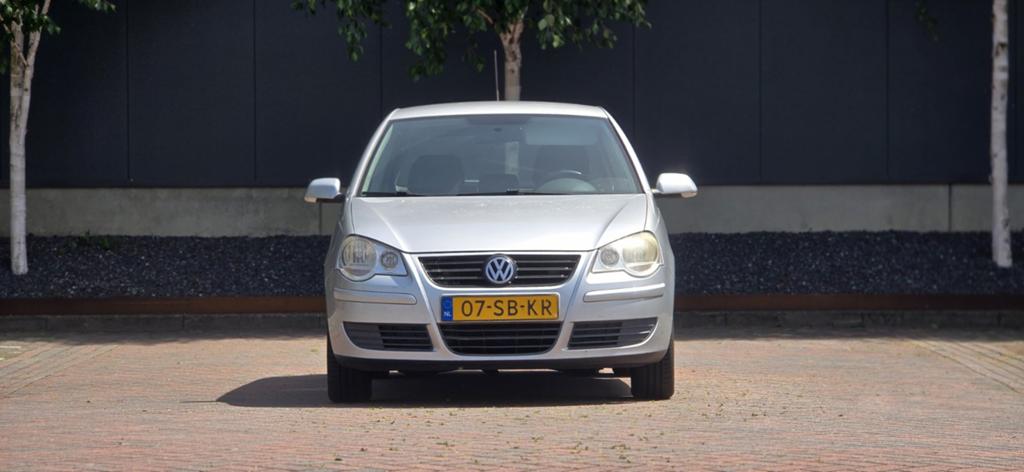 Volkswagen Polo 1.4 55KW uit 2005 Grijs, Voorwielaandrijving, 15 km/l, 74 pk, Origineel Nederlands