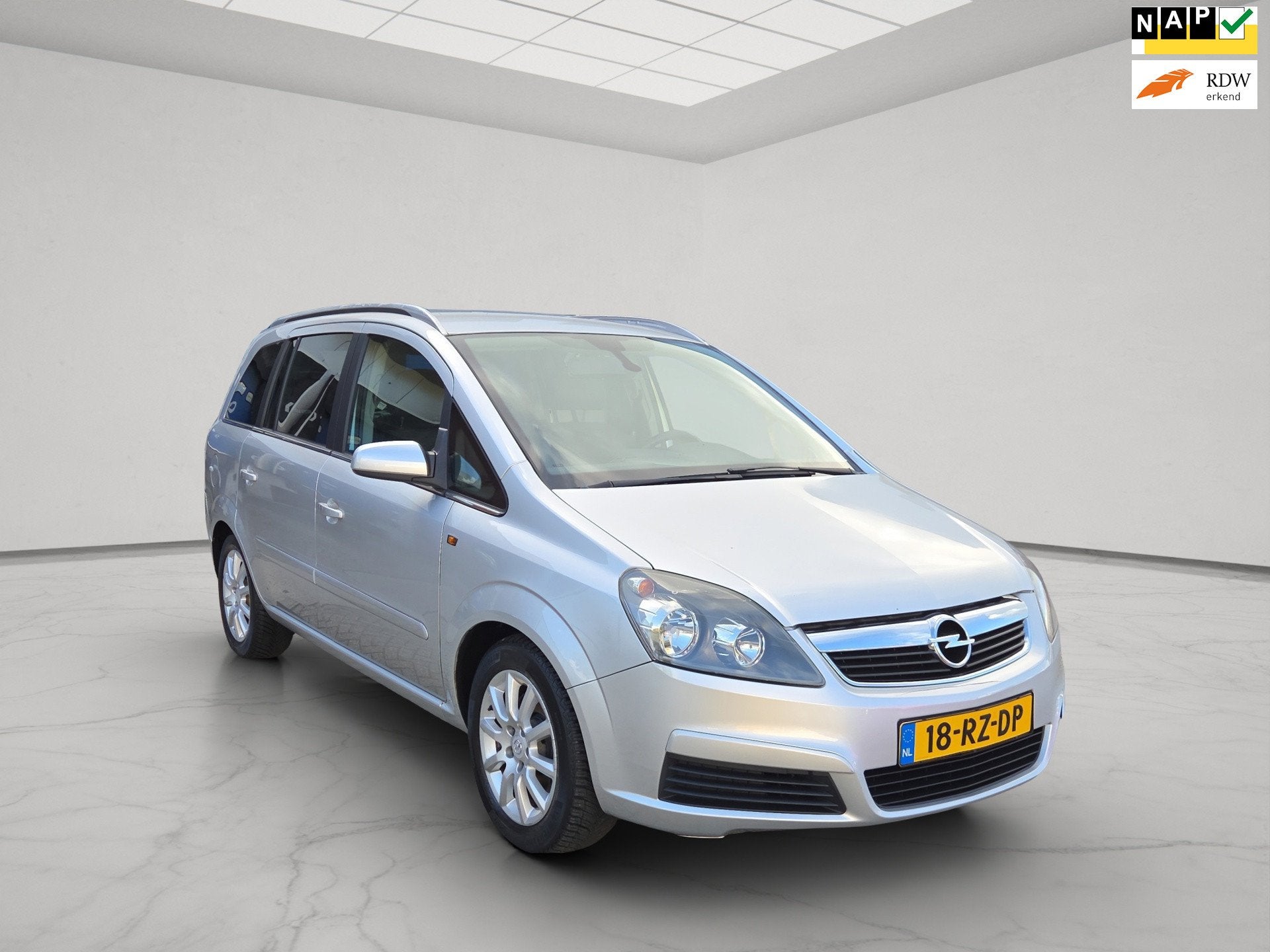 Opel Zafira 2.2 Cosmo |7PER| NL AUTO|, Voorwielaandrijving, Verwarmde buitenspiegels, Stof, Gebruikt