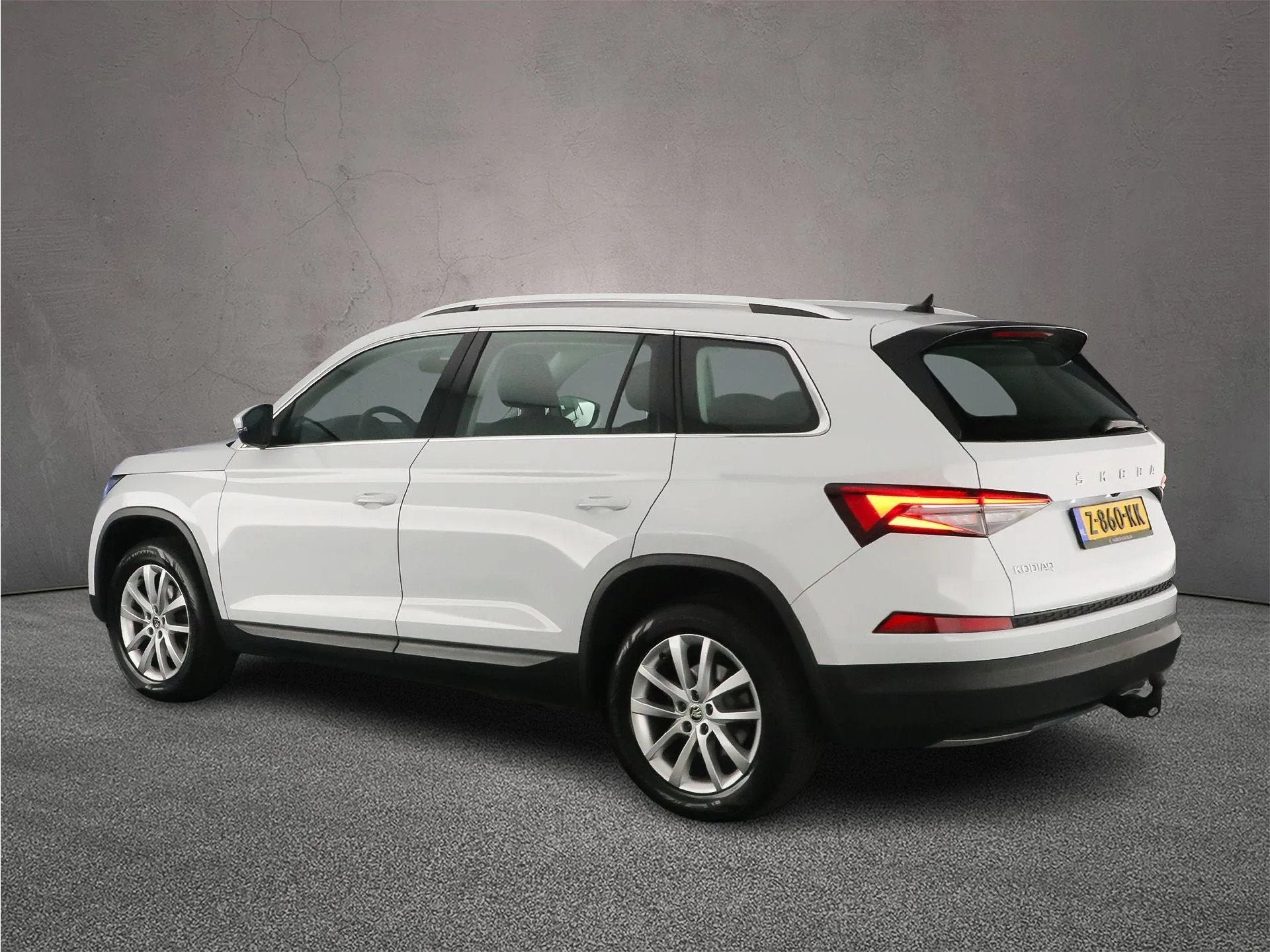 Skoda Kodiaq Business Edition (bj 2024), Private lease, 150 pk, Wit, Handgeschakeld
