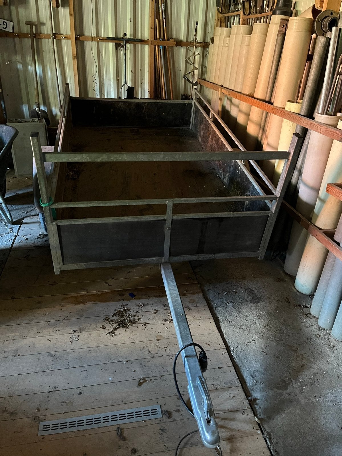 Diverse schuur inventaris: aanhanger, maaimachines, compress, Ophalen, Gebruikt