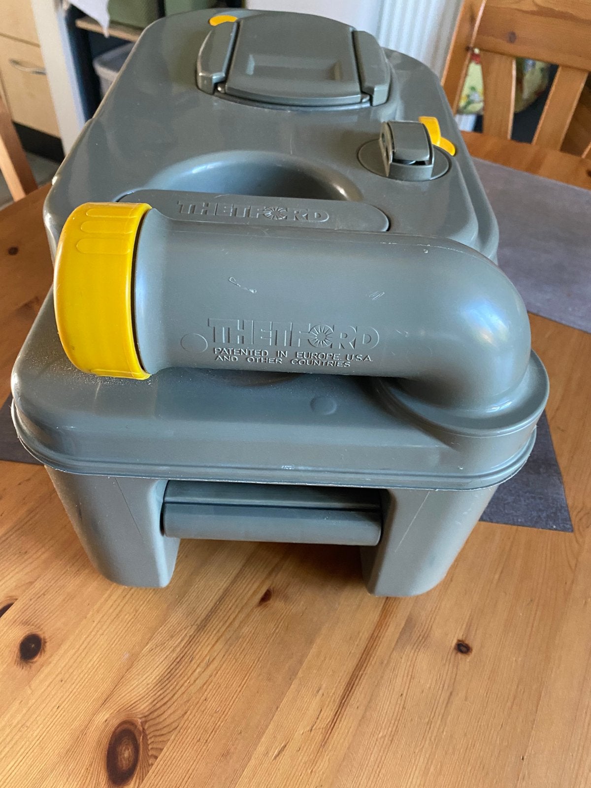 Thetford toilet  c200, Caravans en Kamperen, Ophalen of Verzenden, Zo goed als nieuw