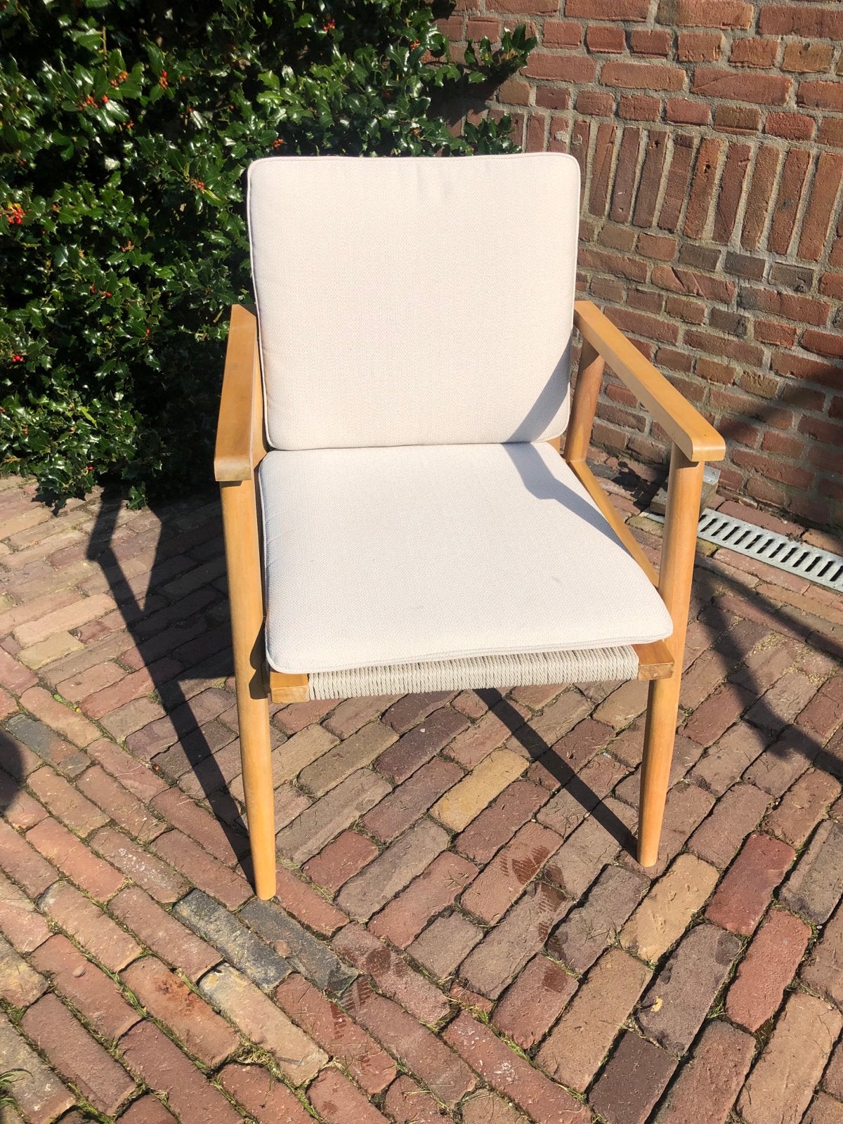 Vier Teakhouten Tuinstoelen met Kussens van Karwei