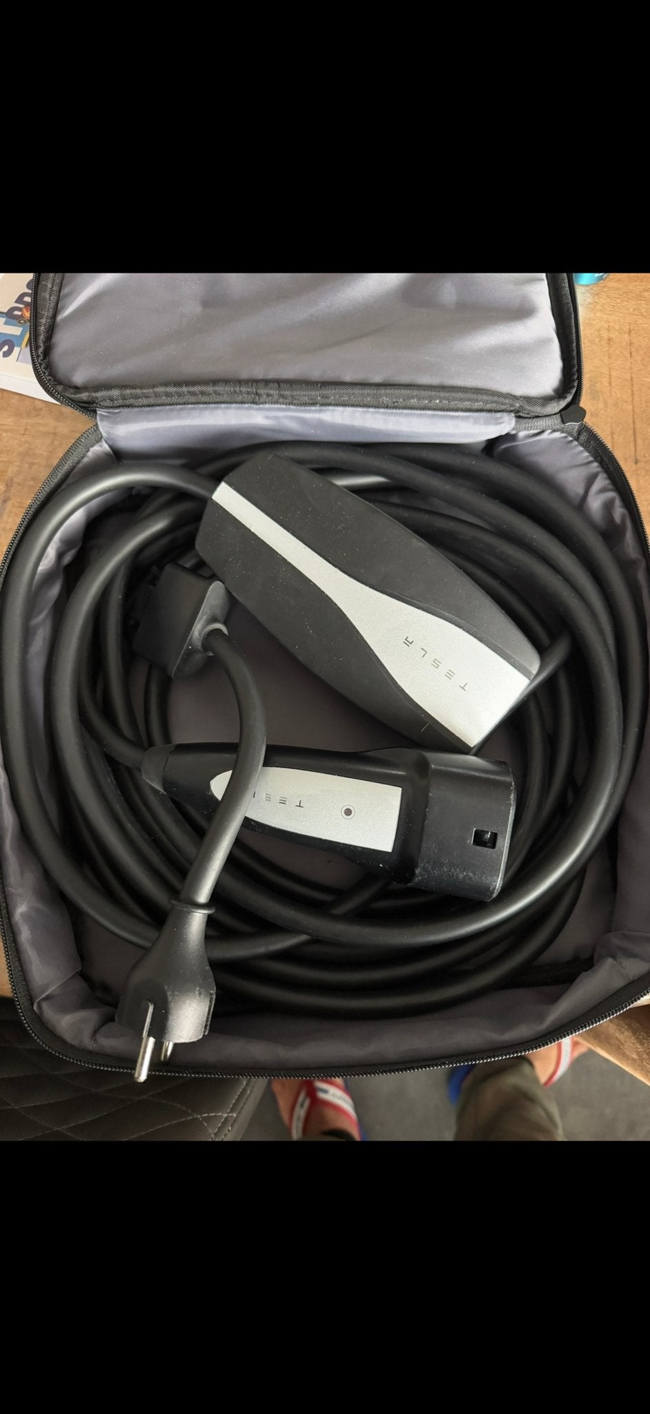 Tesla Mobiele Connector Gen 2 Oplader met Tas, Ophalen of Verzenden, Zo goed als nieuw
