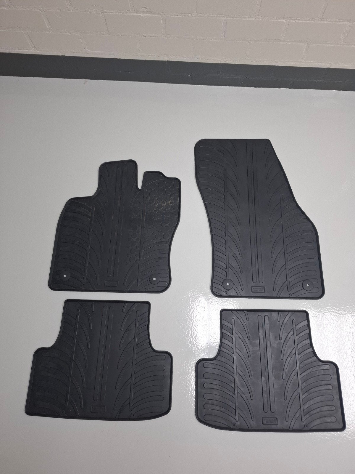Rubberen wintermatten voor Seat Ateca, Ophalen, Zo goed als nieuw