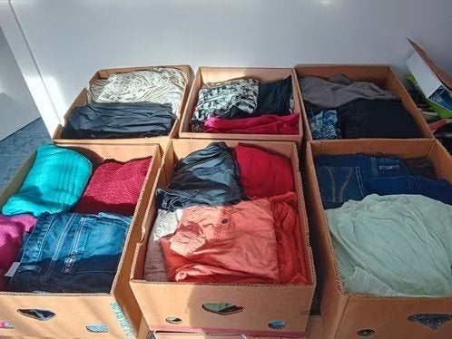 6 volle dozen met goede nette dames kleding diverse maten, Ophalen, Gedragen