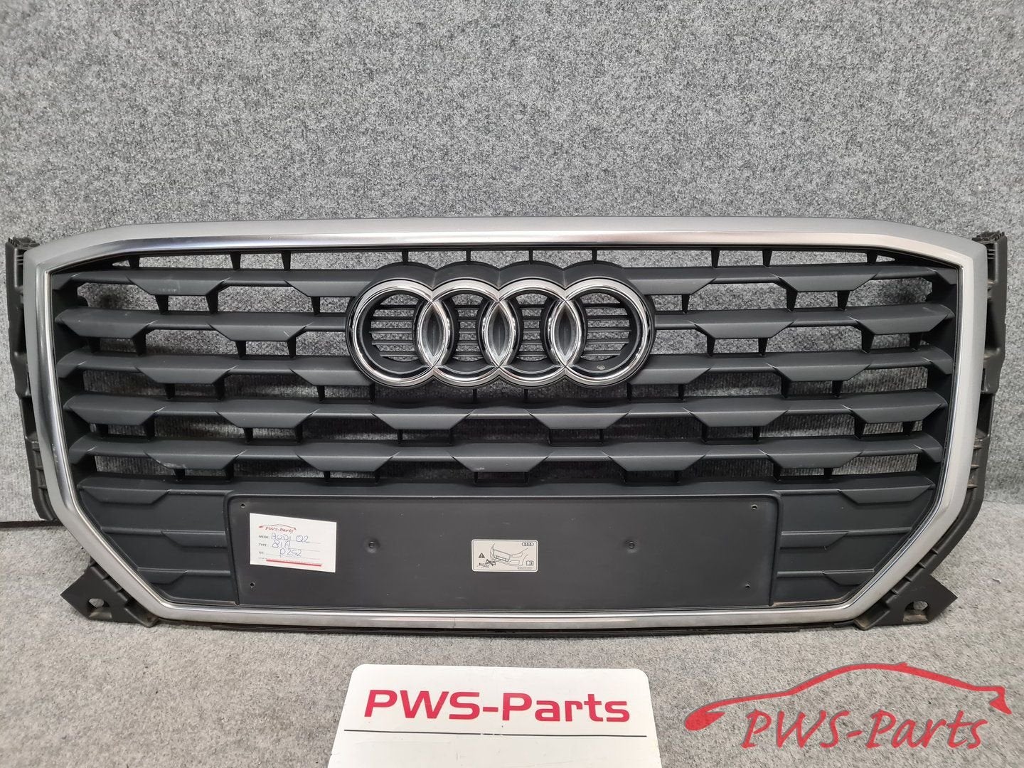 AUDI Q2 81A GRILL VOORBUMPER ORIGINEEL, Gebruikt, -, -, -