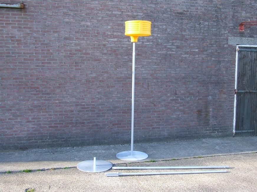 Korfbalpaal met ijzeren paal voor op straat, Ophalen, Nieuw, Korf of Paal