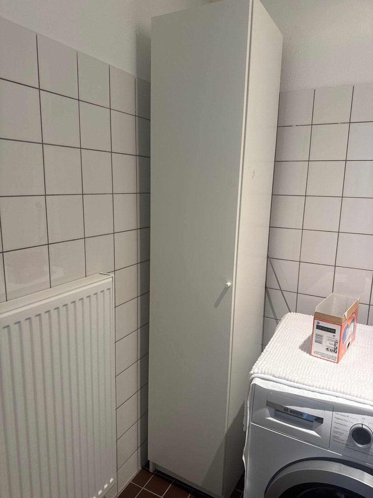IKEA Badkamerkast - Lichte schade, gekocht in 2025, Huis en Inrichting, Badkamer | Badkamermeubels, Ophalen, (Half)hoge kast, Minder dan 50 cm