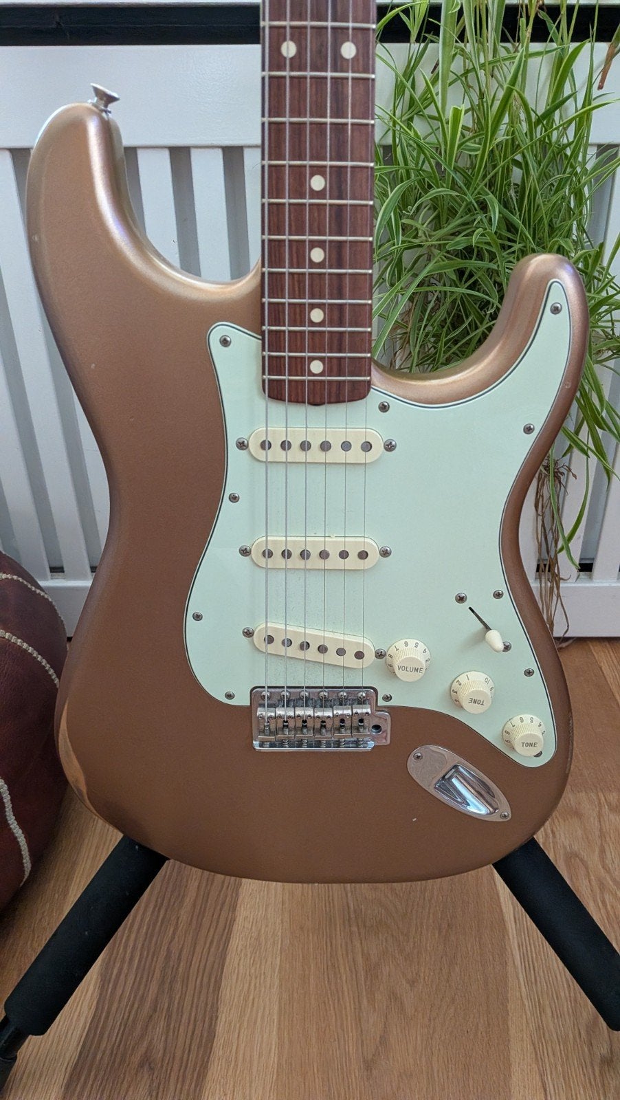 Fender Stratocaster 60s Road Worn Firemist Gold MIM, Muziek en Instrumenten, Ophalen, Zo goed als nieuw, Solid body, Fender