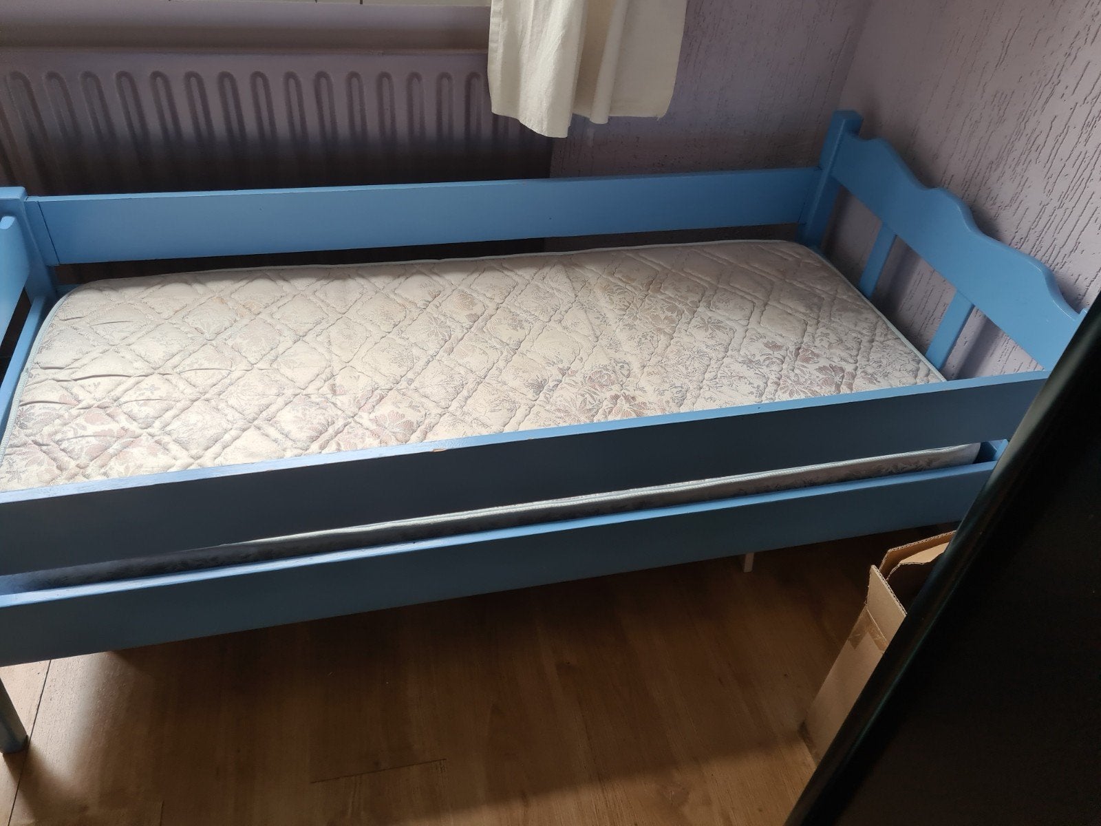 Leuk blauw peuterbed 150x70 cm met matras, Kinderen en Baby's, Ophalen, Gebruikt, 70 tot 85 cm, 140 tot 160 cm