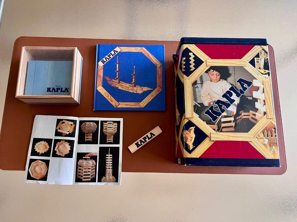 Kapla Set houten bouwplankjes + boekjes / ZGAN, Kinderen en Baby's, Ophalen of Verzenden, Zo goed als nieuw, Overige merken