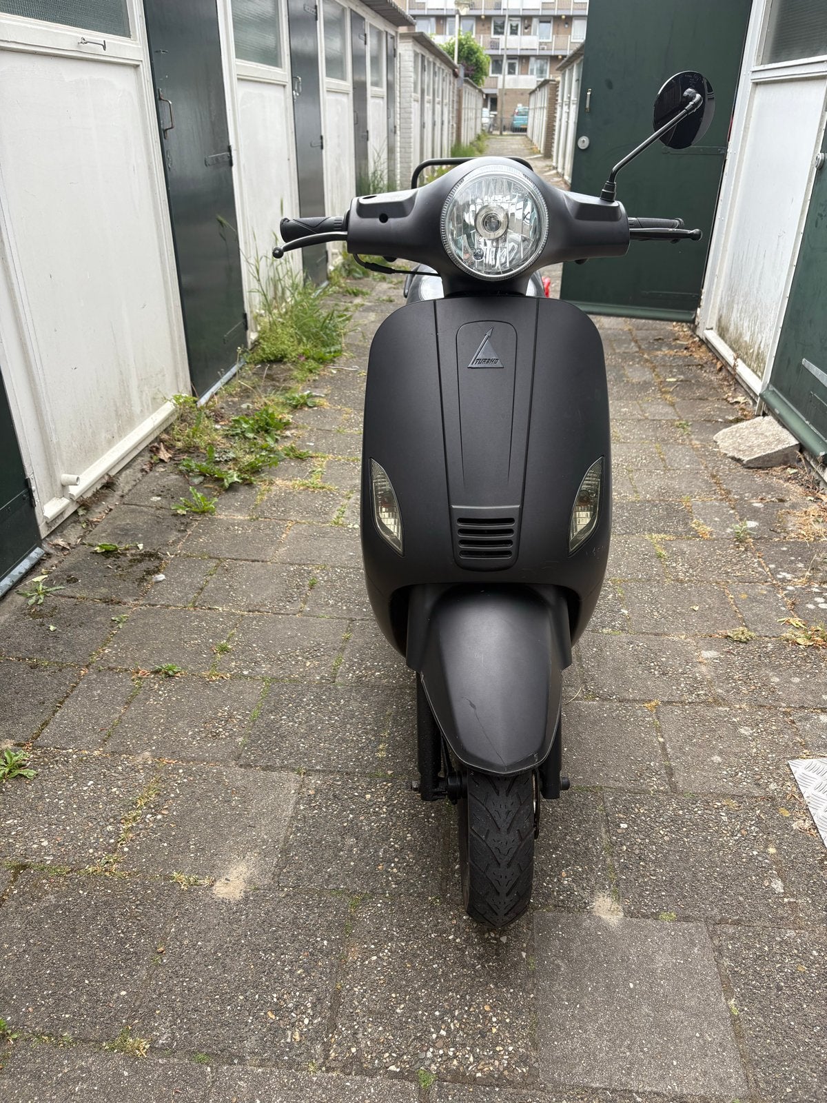 Zwarte Scooter met Lichte Gebruikerssporen, Ophalen, Gebruikt, Benzine, Overige merken