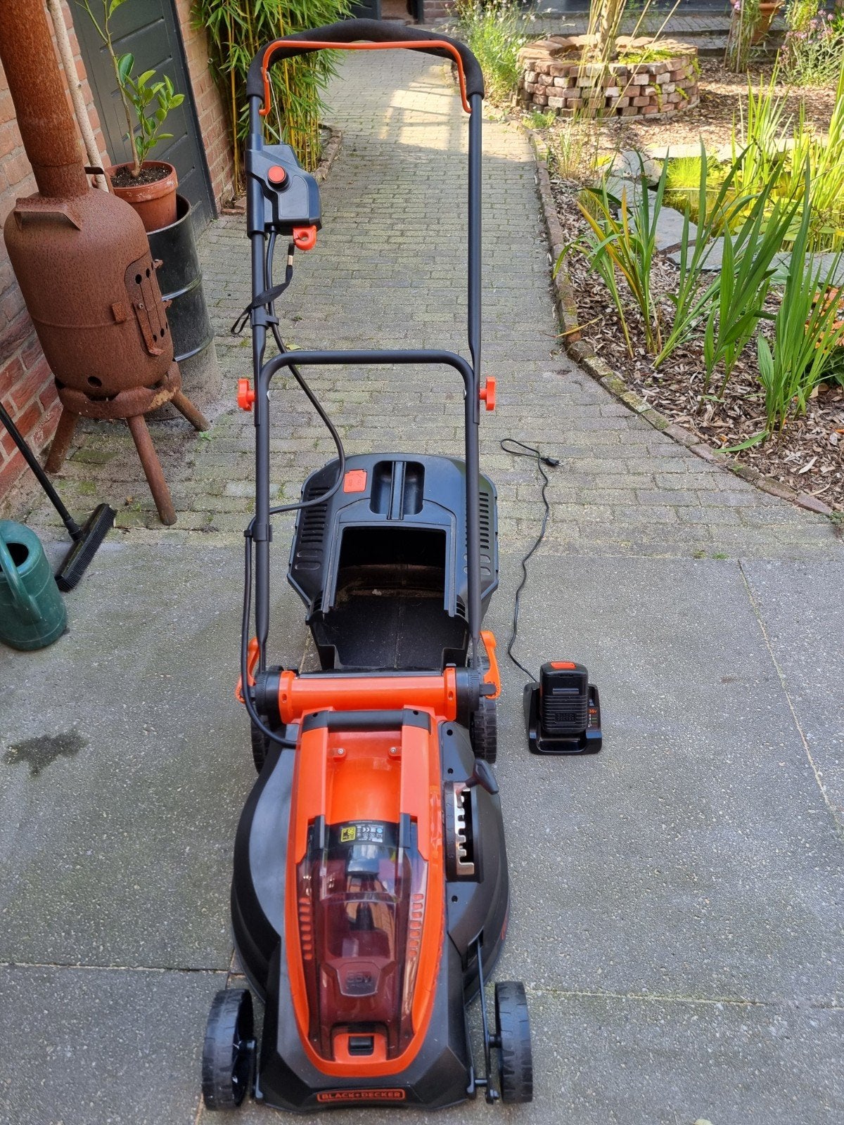Accu grasmaaier, Tuin en Terras, Grasmaaiers, Cirkelmaaier, Accu-grasmaaier, Ophalen of Verzenden, Opvangbak