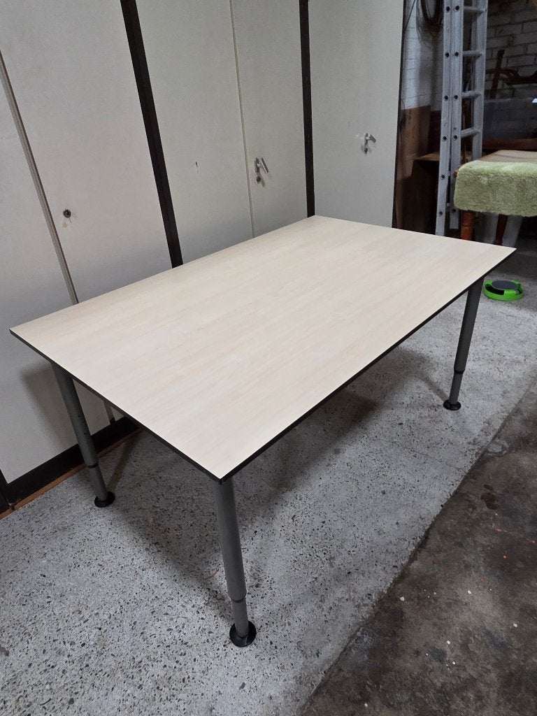 Zo goed als nieuw in hoogte verstelbaar kantoortafel, Ophalen, Overige typen, 160 cm, In hoogte verstelbaar