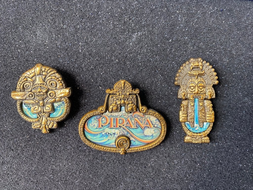 Efteling pins Pirana, Verzamelen, Efteling, Verzenden, Zo goed als nieuw, Button of Speldje