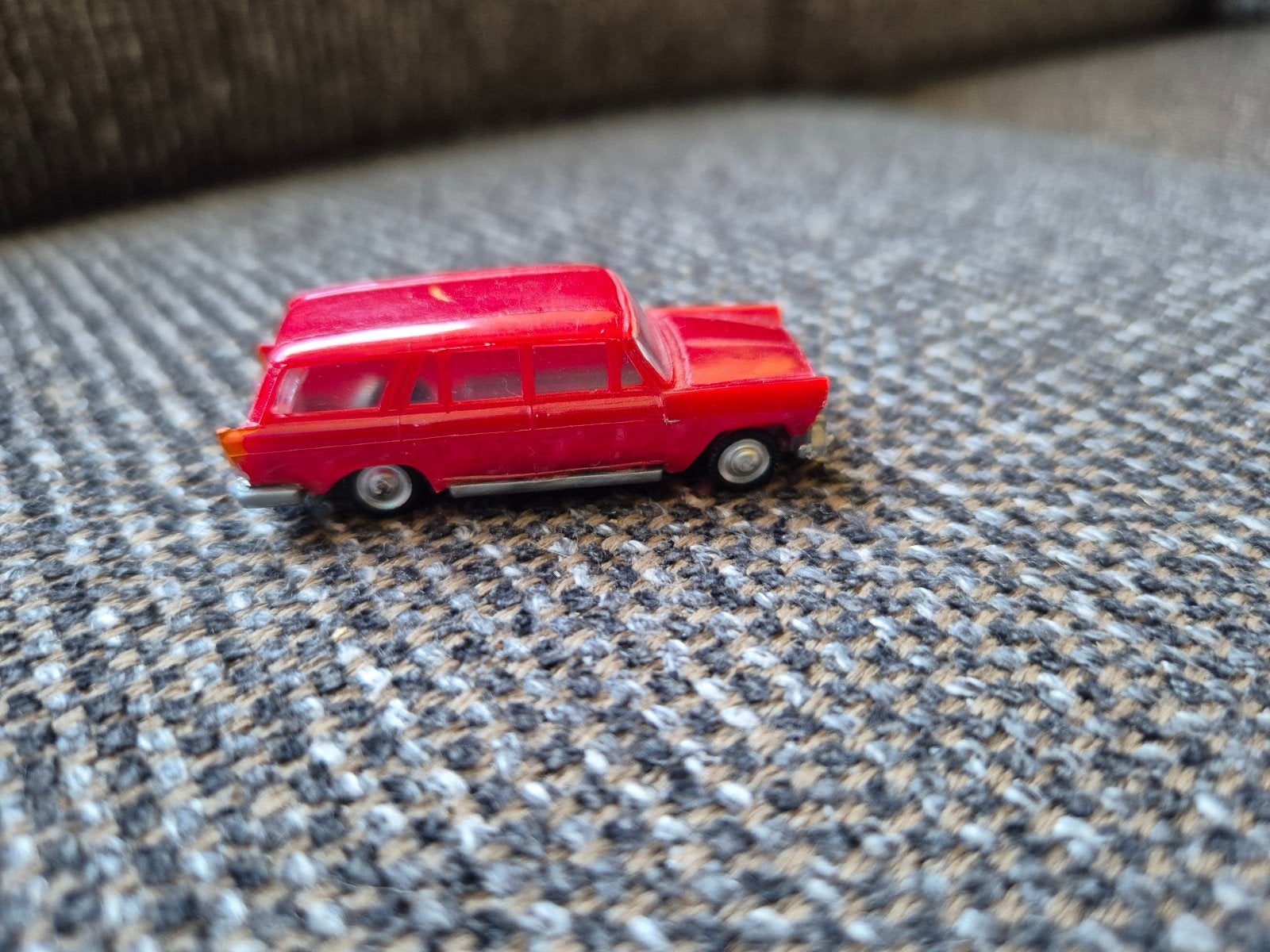 Eco Rode Fiat 1800 Familiar - Miniatuur Auto, Hobby en Vrije tijd, Modelauto's | Overige schalen, Gebruikt, Overige typen, Ophalen of Verzenden