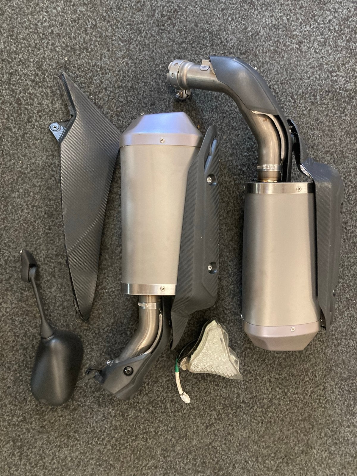 Originele Yamaha R1 onderdelen: uitlaten, achterlicht, spieg, Ophalen of Verzenden, Gebruikt