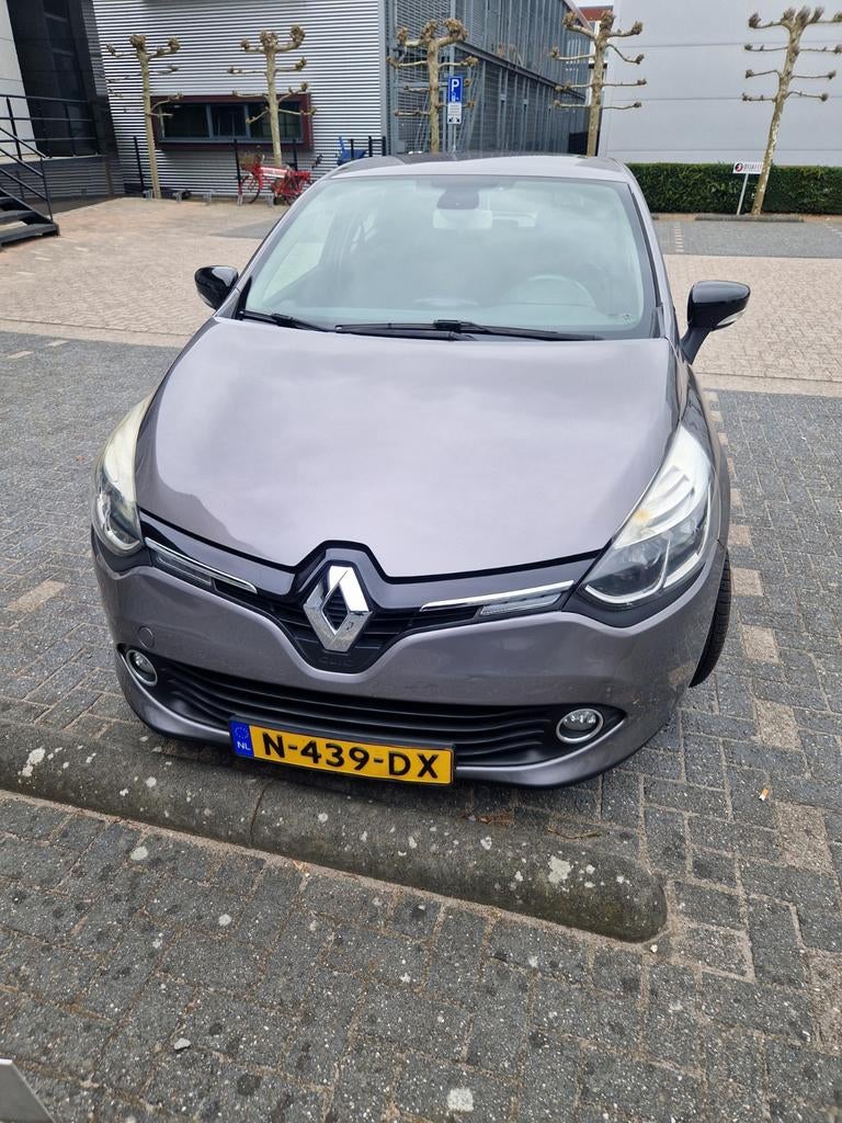 Renault Clio TCe 120pk EDC 2015 Grijs, Auto's, Stof, 49 €/maand, 1200 kg, Particulier