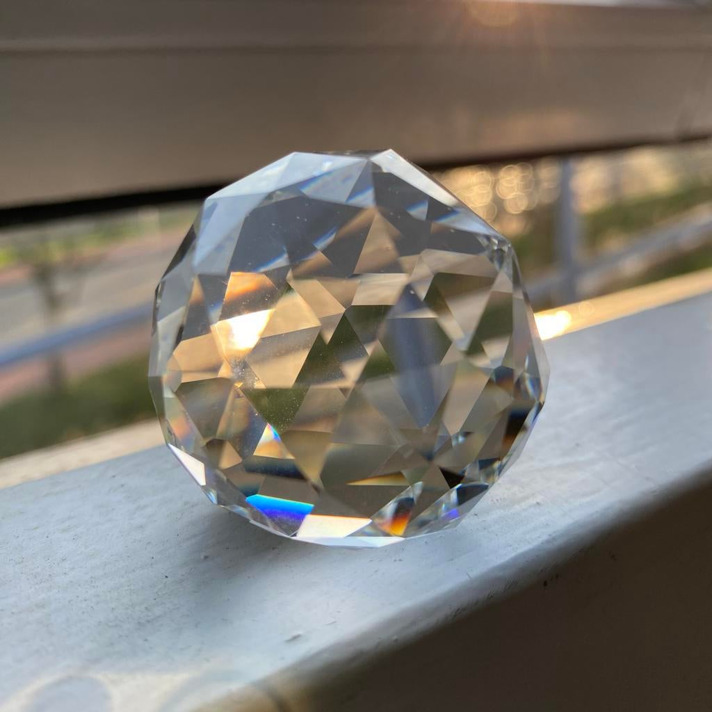 Kristallen bol met boorgat, 4 cm doorsnede, Antiek en Kunst, Antiek | Glas en Kristal, Ophalen of Verzenden