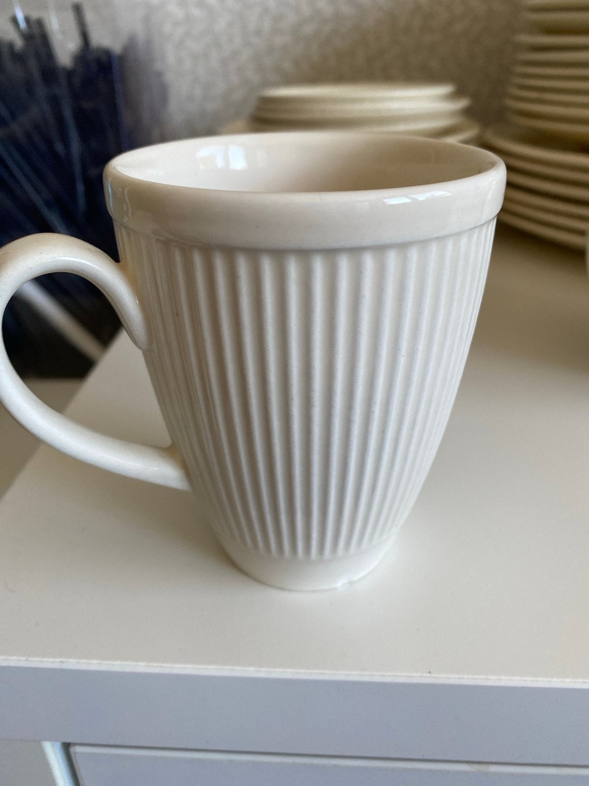 Wedgwood Windsor Mok - Crèmekleurig, Geribbeld Design, Huis en Inrichting, Zo goed als nieuw, Wedgwood, Klassiek, Keramiek