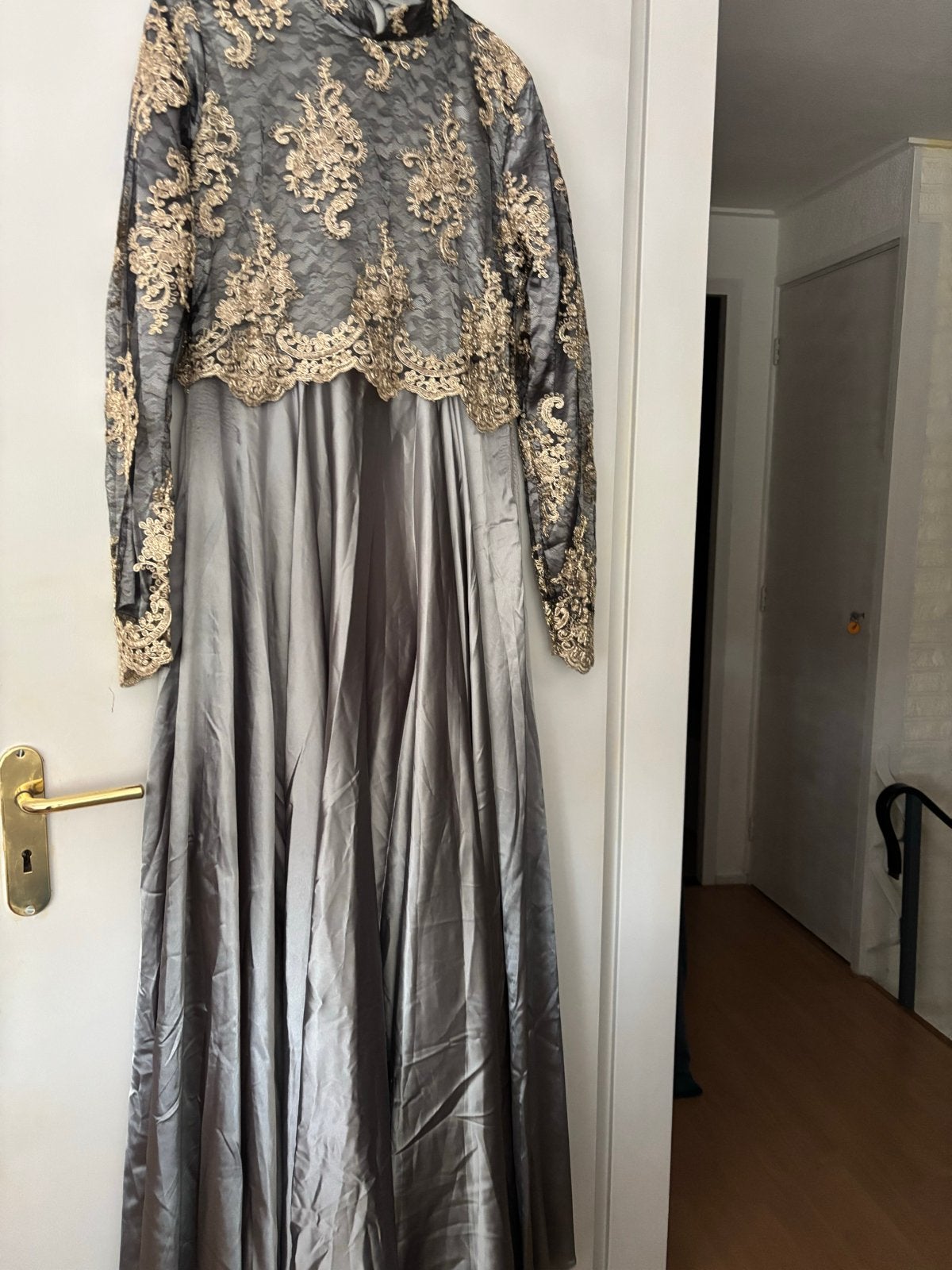 Elegante Galajurk met Gouden Kant - Maat 42/44, Kleding | Dames, Galajurk, Maat 42/44 (L), Ophalen of Verzenden, Zo goed als nieuw