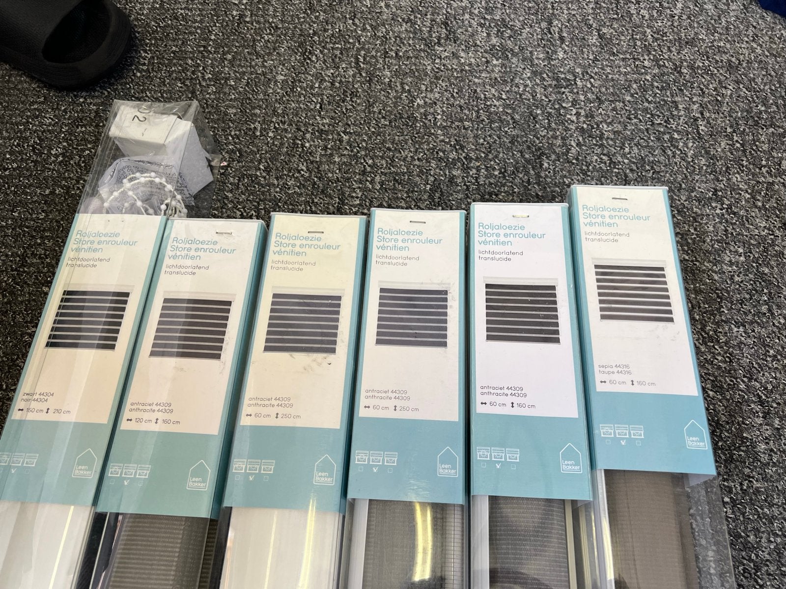 Diverse rolgordijnen alles moet weg van goed prijs, Zwart, Nieuw, Ophalen of Verzenden, Lichtdoorlatend