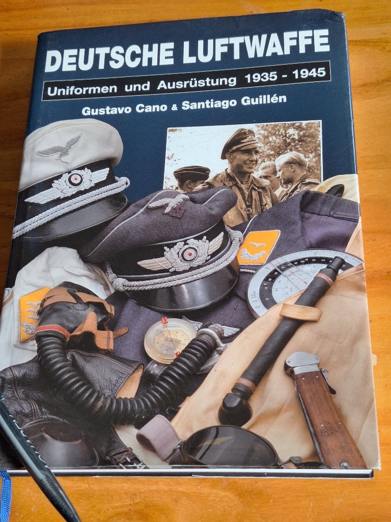 Deutsche Luftwaffe Uniformen und Ausrüstung 1935 - 1945, Ophalen of Verzenden, Tweede Wereldoorlog, Gelezen, Overige onderwerpen