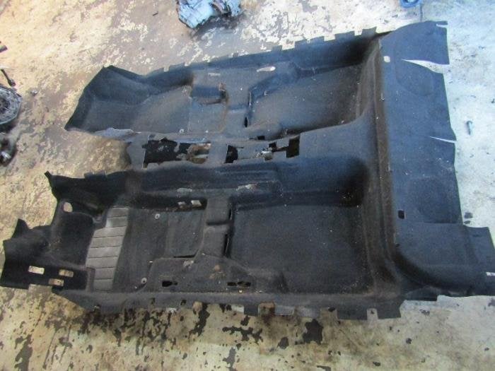 Vloerbedekking van een Skoda Superb, Gebruikt, -, Verzenden, -