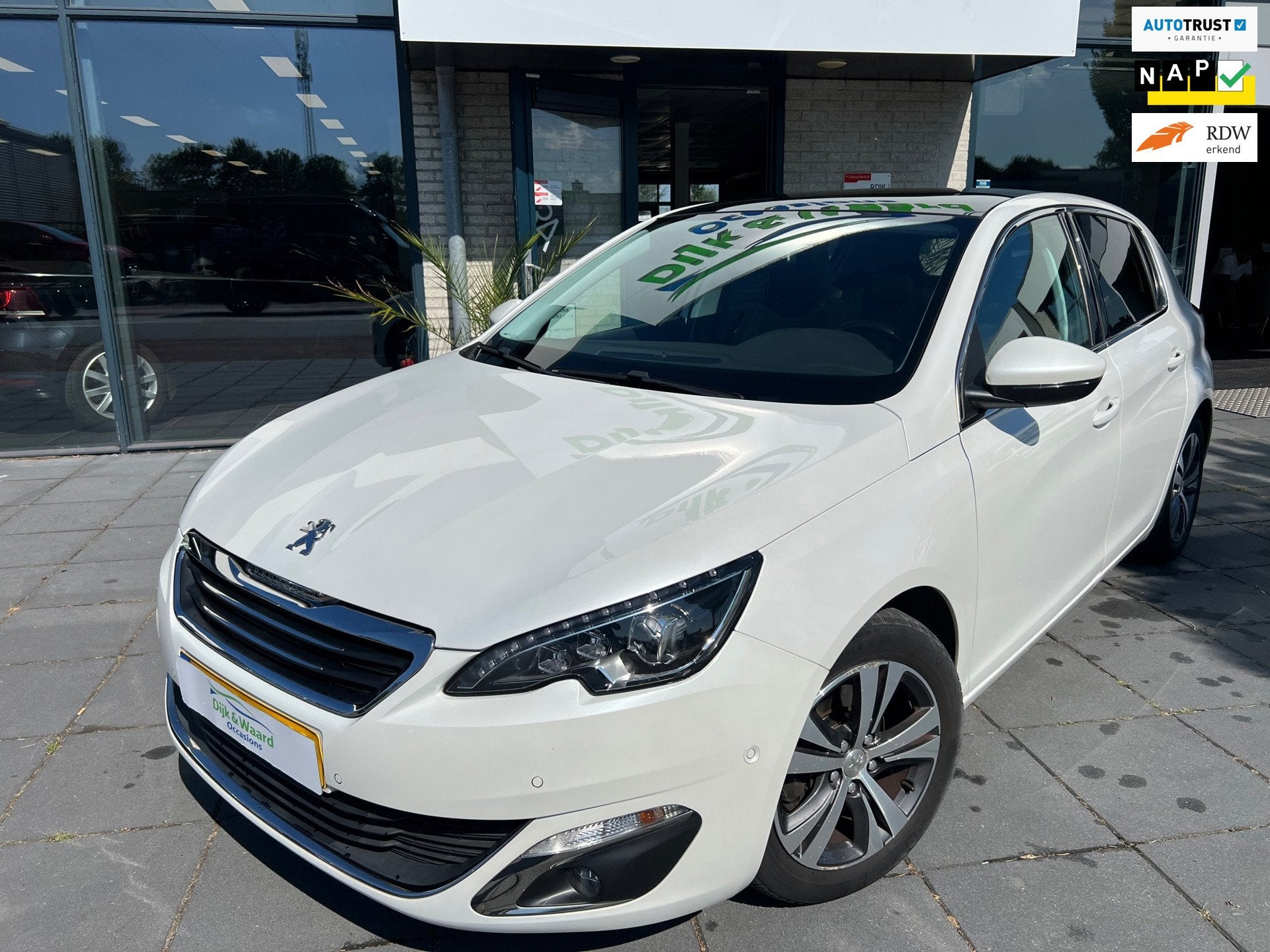 Peugeot 308 Allure – Automaat – Pano – Trekhaak – NA, Auto's, Peugeot, Gebruikt, Euro 6, 1199 cc, 610 kg