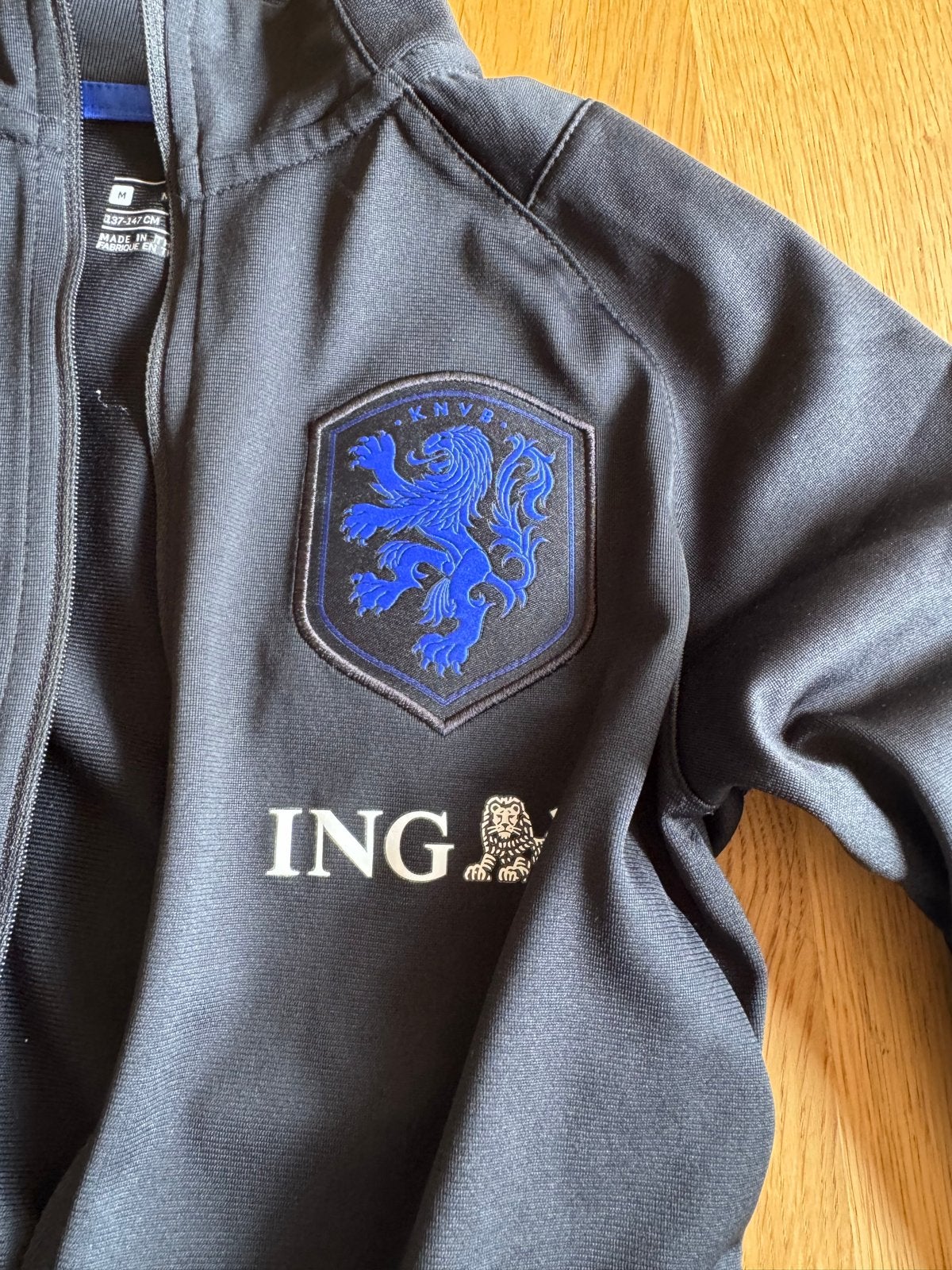 Trainingspak Nike ING Nederlands elftal - Maat M (140), Ophalen of Verzenden, Gebruikt, Jongen of Meisje, Sport- of Zwemkleding